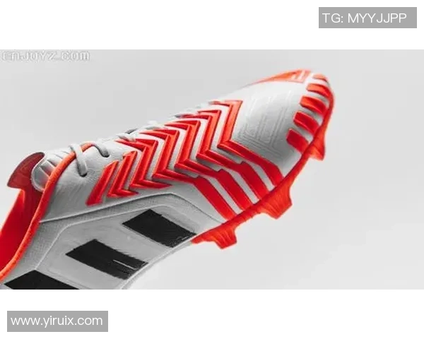 穿猎鹰14足球鞋的球星展现速度与精准力量带来赛场巅峰表现